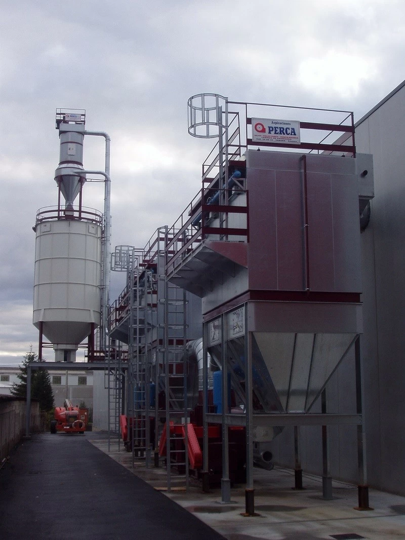 Silos de almacenamiento llenados por transporte neumático de material mediante microjet