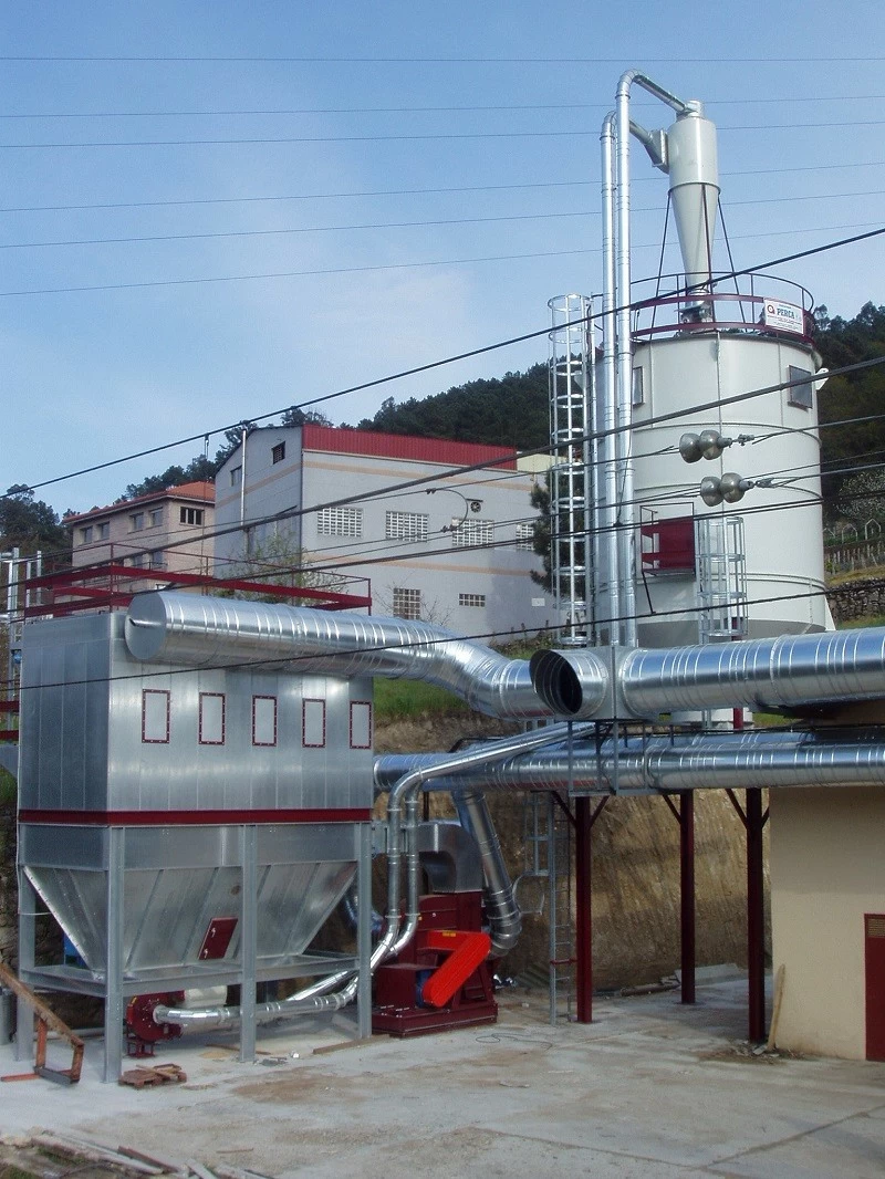 Silos de almacenamiento llenados por transporte de material mediante ciclon en circuito cerrado