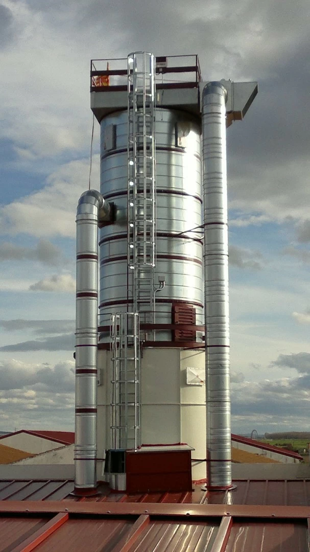 Filtros con limpieza de mangas por aire comprimido y desgarga a silo metálico