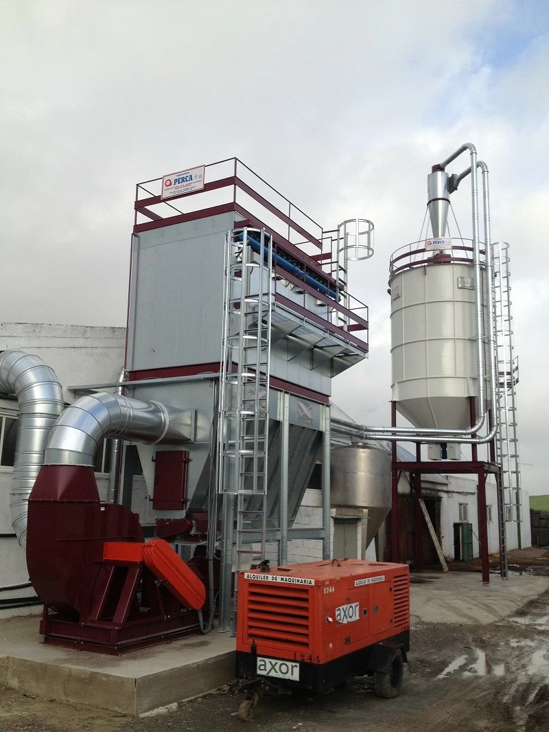 Silos de almacenamiento llenados por transporte de material mediante ciclon en circuito cerrado