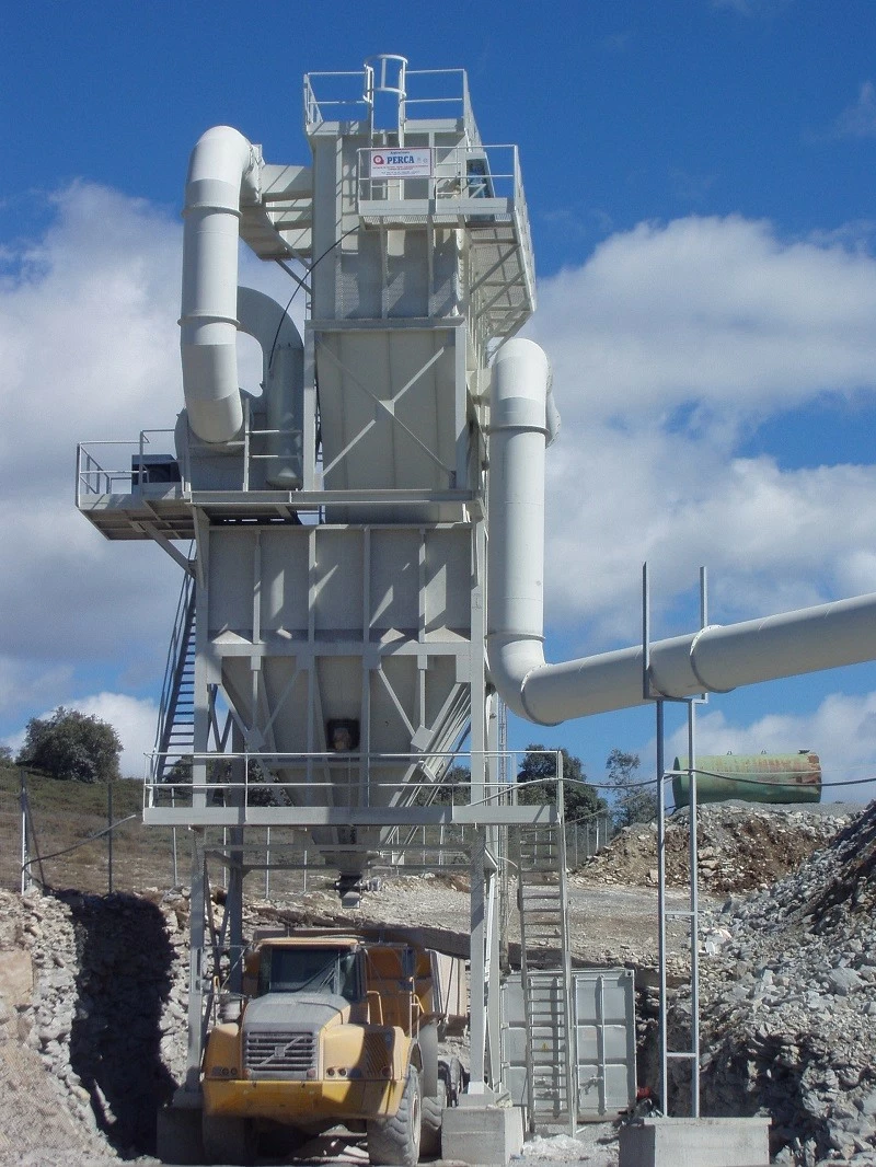 Filtros con limpieza de mangas por aire comprimido y desgarga a silo metálico