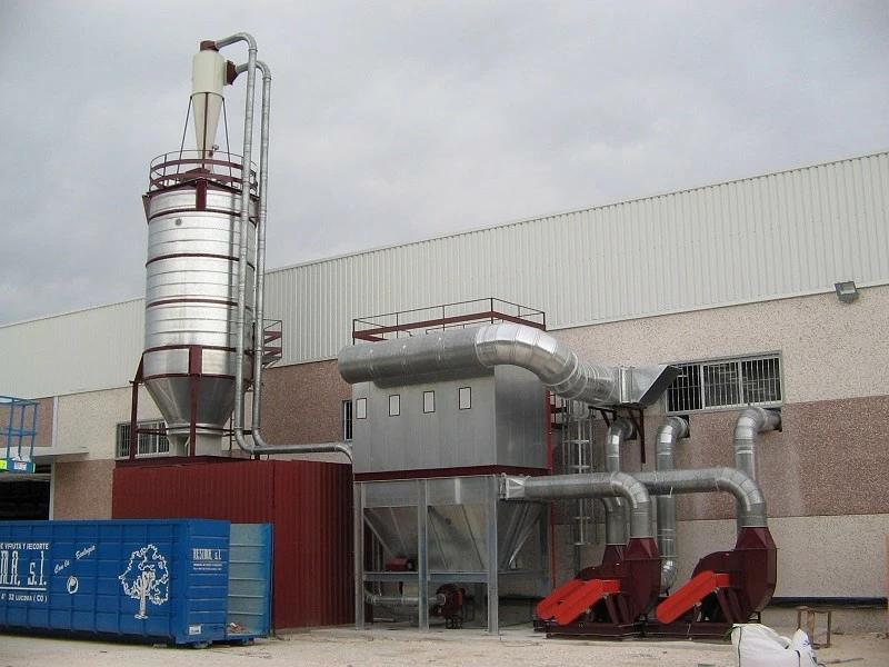 Silos de almacenamiento llenados por transporte de material mediante ciclon en circuito cerrado