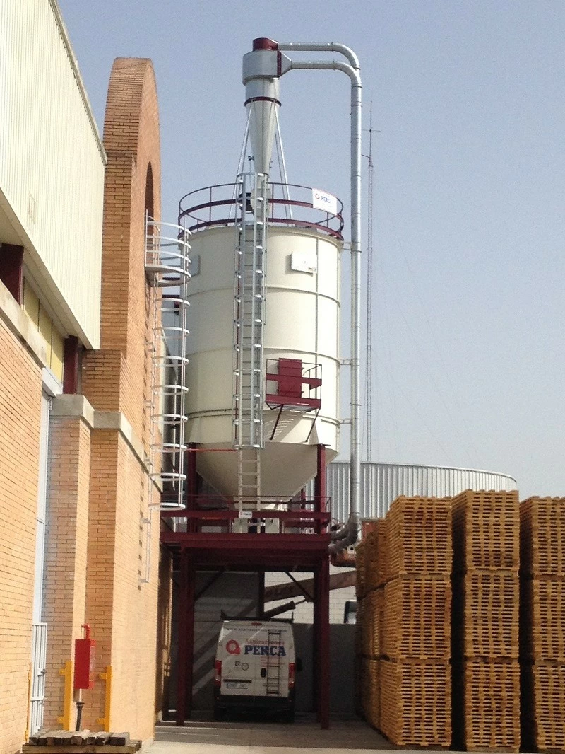 Silos de almacenamiento llenados por transporte de material mediante ciclon en circuito cerrado